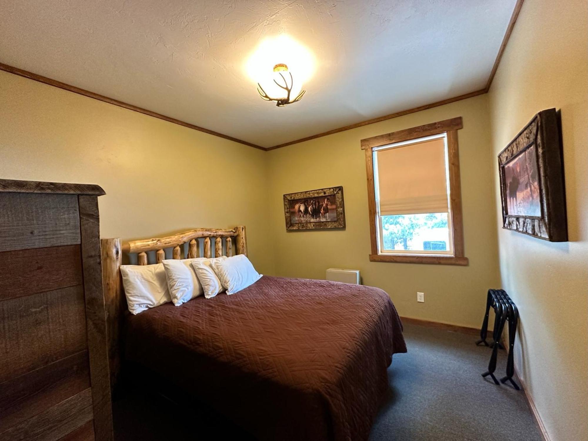 Yellowstone Cabins And Rv West Yellowstone Bagian luar foto