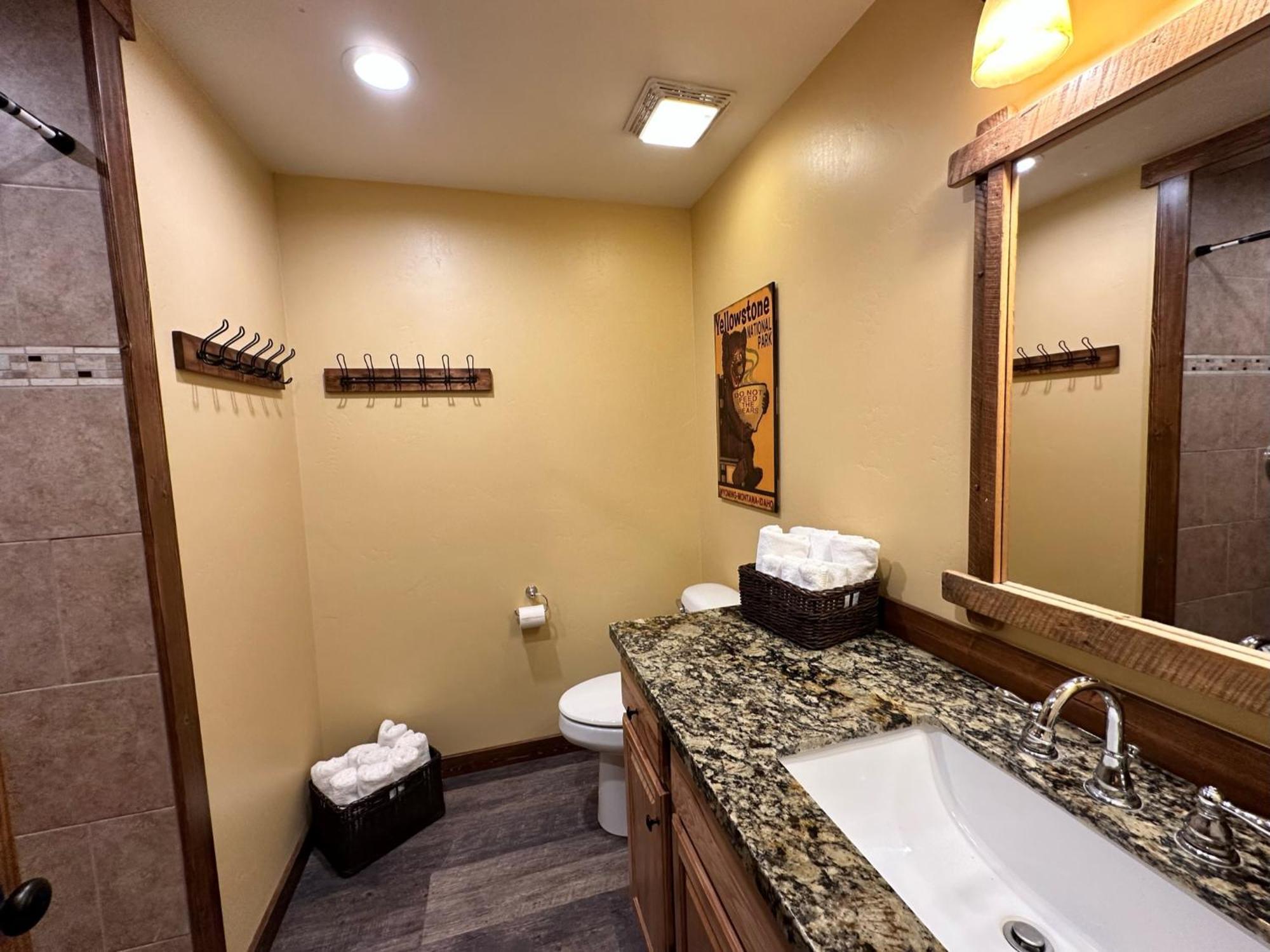 Yellowstone Cabins And Rv West Yellowstone Bagian luar foto