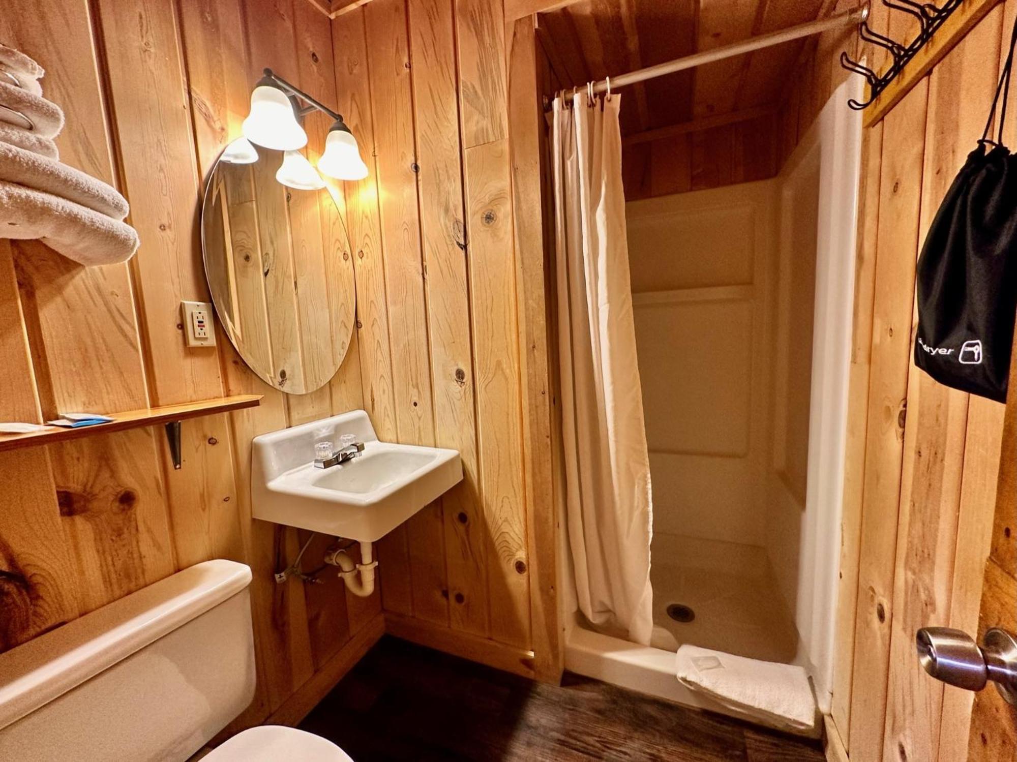 Yellowstone Cabins And Rv West Yellowstone Bagian luar foto