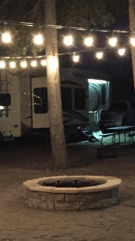 Yellowstone Cabins And Rv West Yellowstone Bagian luar foto